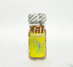 Vitamin E facial essence capsules provide long-lasting moisture and anti aging